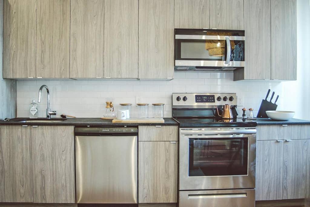 Rail Park Downtown Studio, Amazing Views, Contactless Check-in Apartment